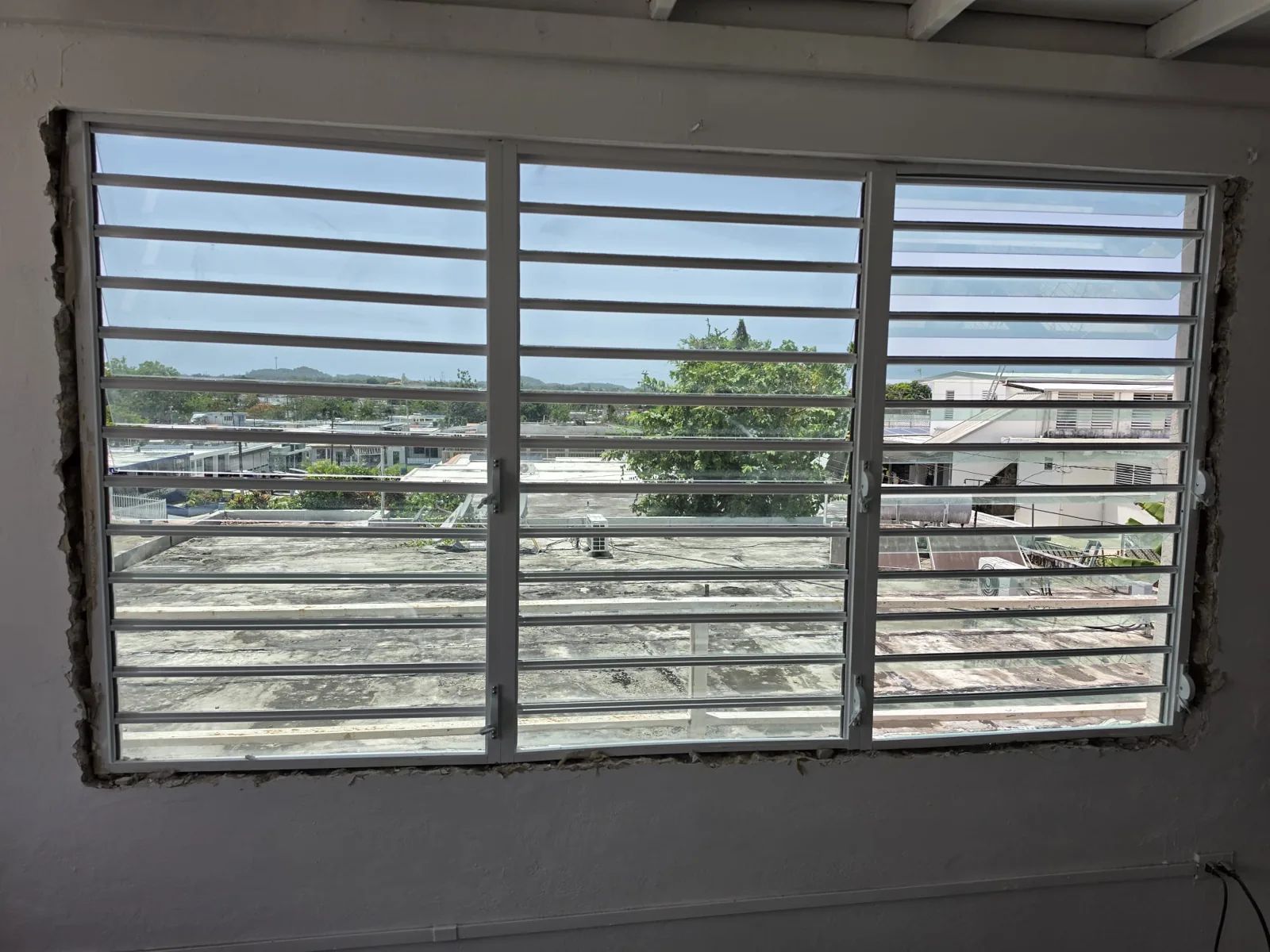 Wide louver windows